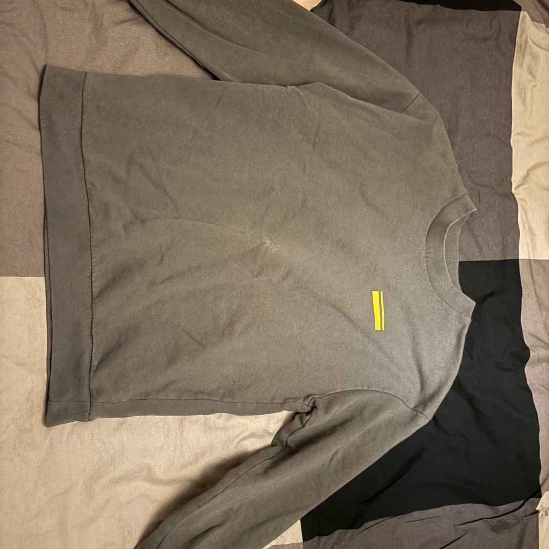 Grå tröja med tryck från The Ultimate Project