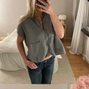 Zara väst - Jätte snygg tröja från zara i barnstorlek 130 men passar mig som ofta har strl xs/s💘