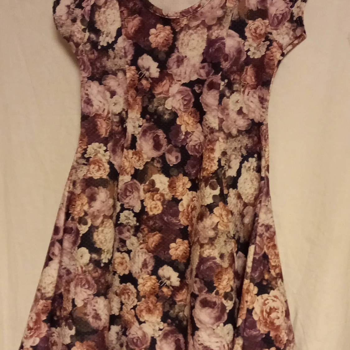 Blommig klänning från Bebe Lonia