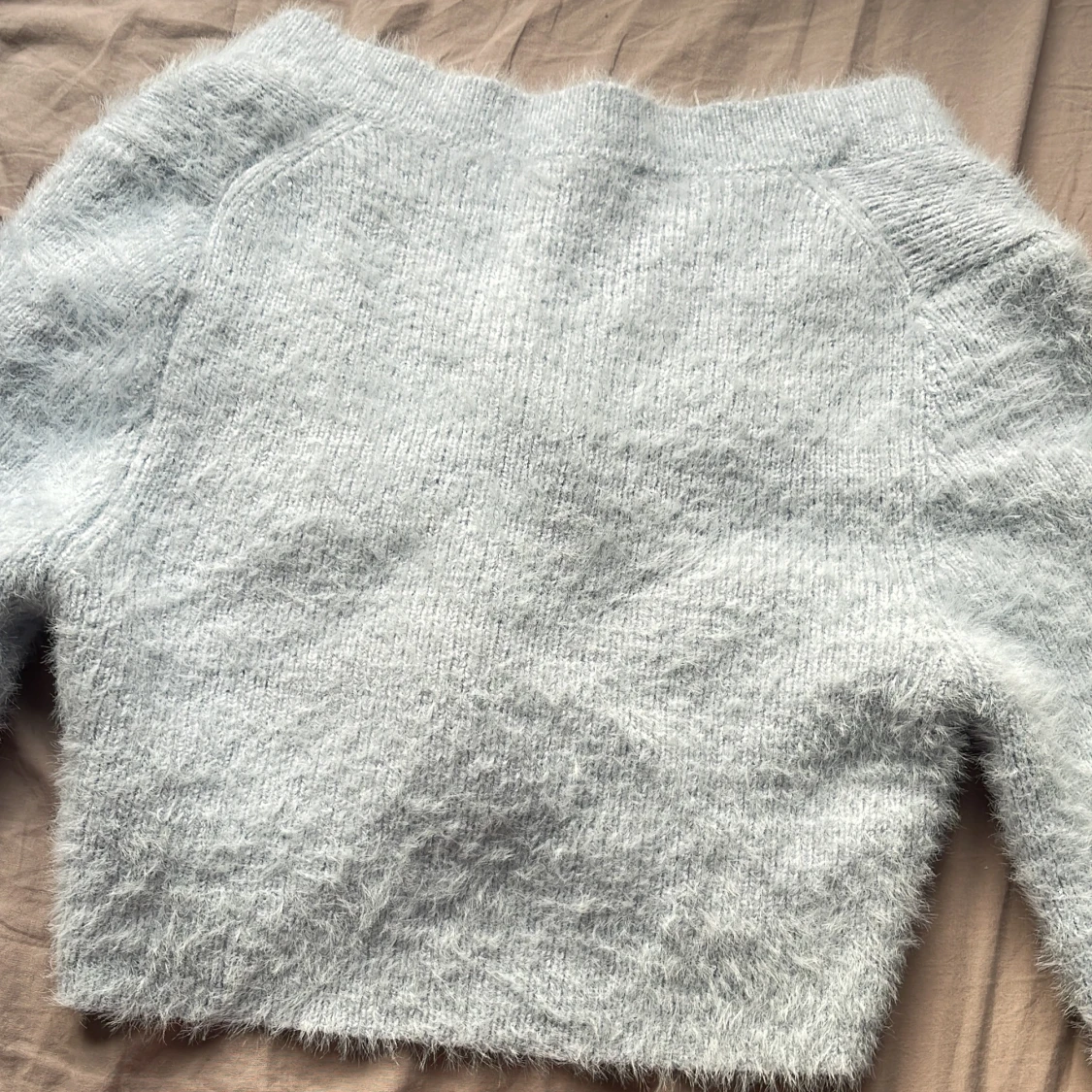 Ljusblå fluffig kofta från Gina Tricot - 2