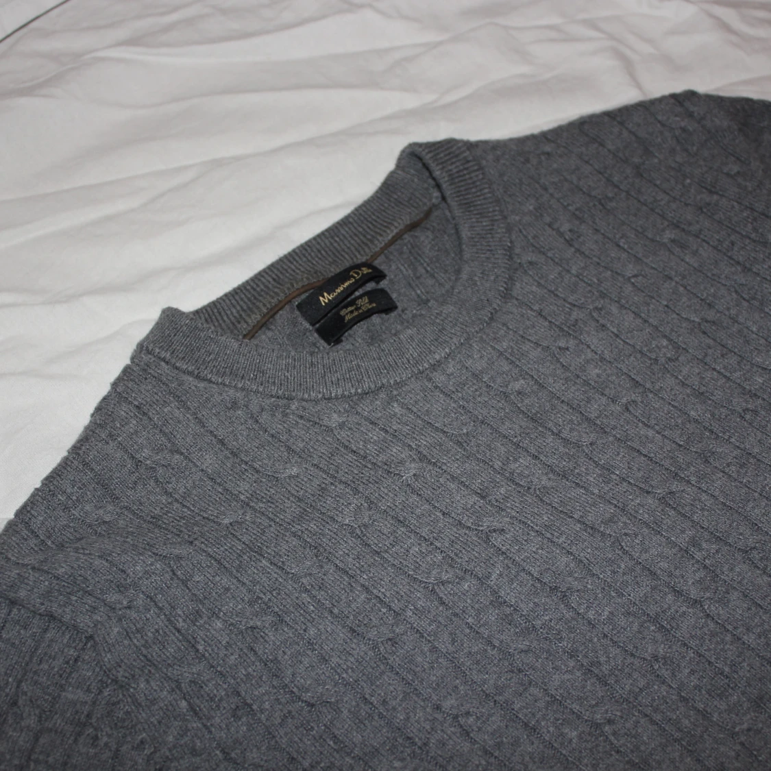 Grå stickad tröja från Massimo Dutti - 1