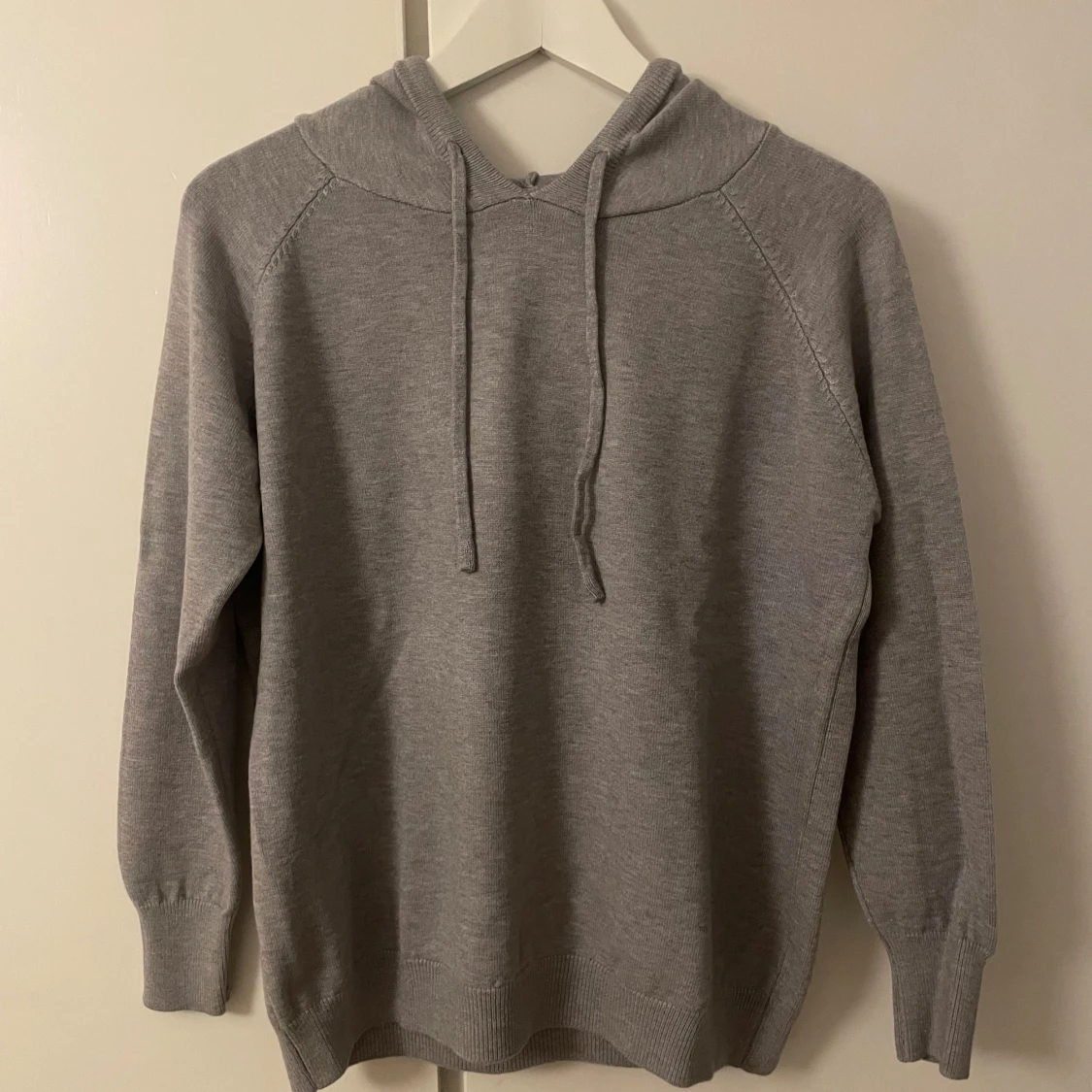 Grå hoodie merinoull