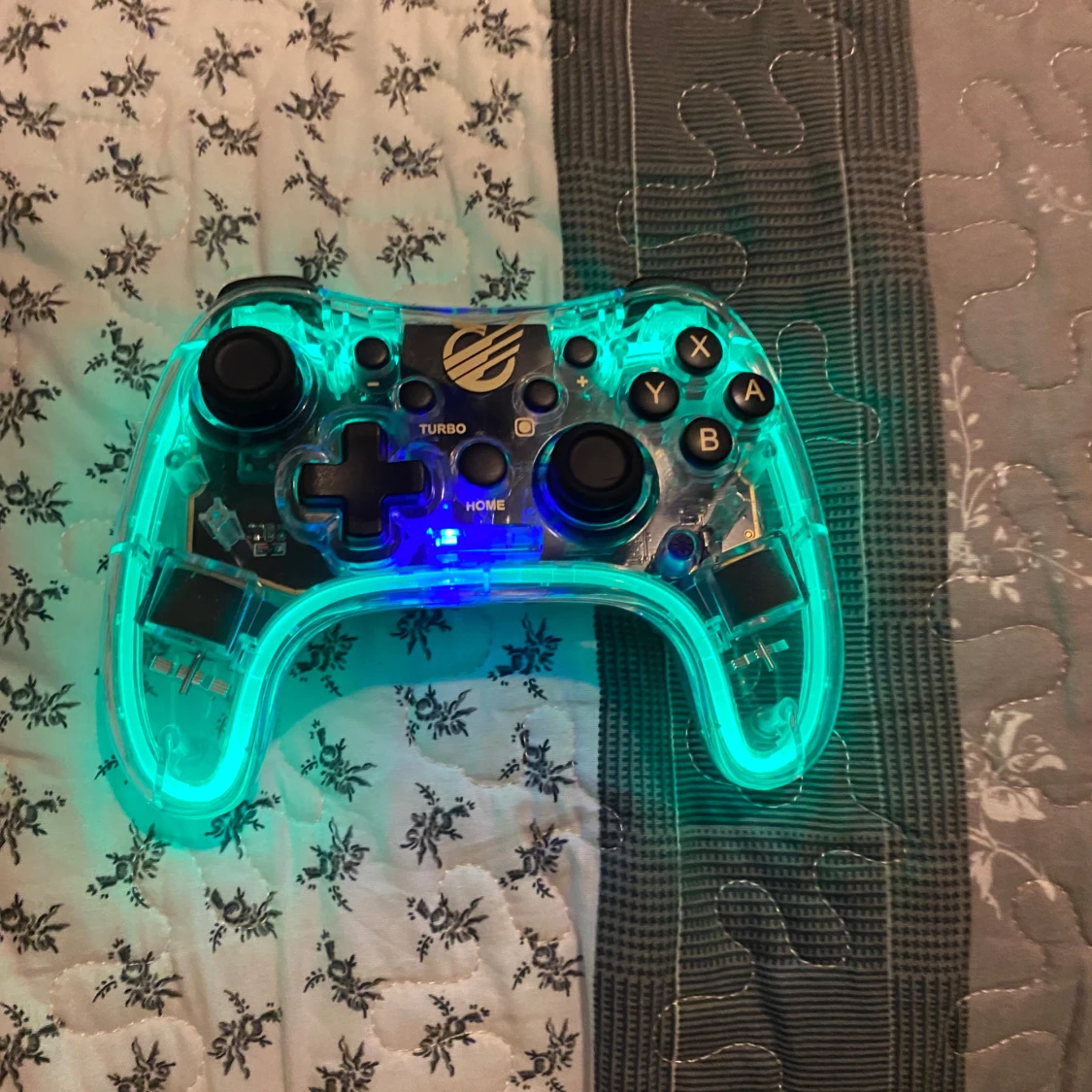 Genomskinlig spelkontroll med LED-belysning - 2