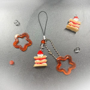 Strawberry shortcake 🍰 - 100% handgjord av mig! Priset är för en, men har 8st av dem! TRYCK EJ PÅ KÖP NU DIREKT!!! KONTAKTA FÖRST!! man kan också betala med Swish🍓