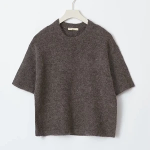 Gina stickad kortärmad  - Endast använd en gång, så som ny💓