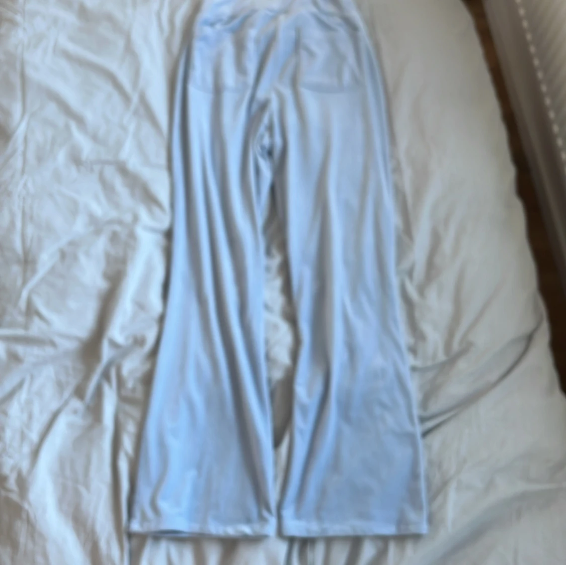 Ljusblå byxor från Gina Tricot - 1