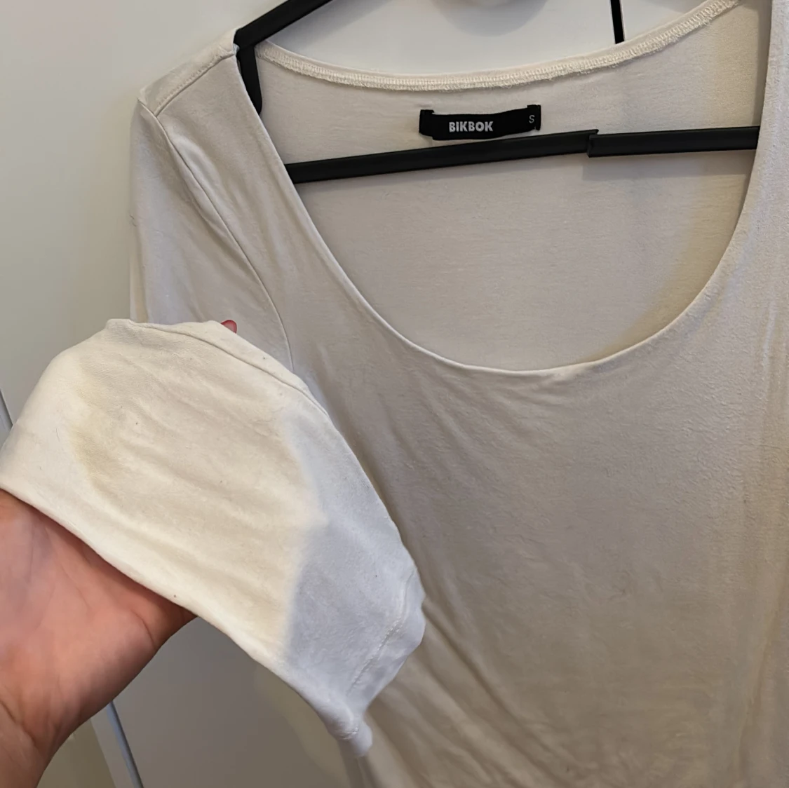 Vit beige topp ifrån bikbok  - 1