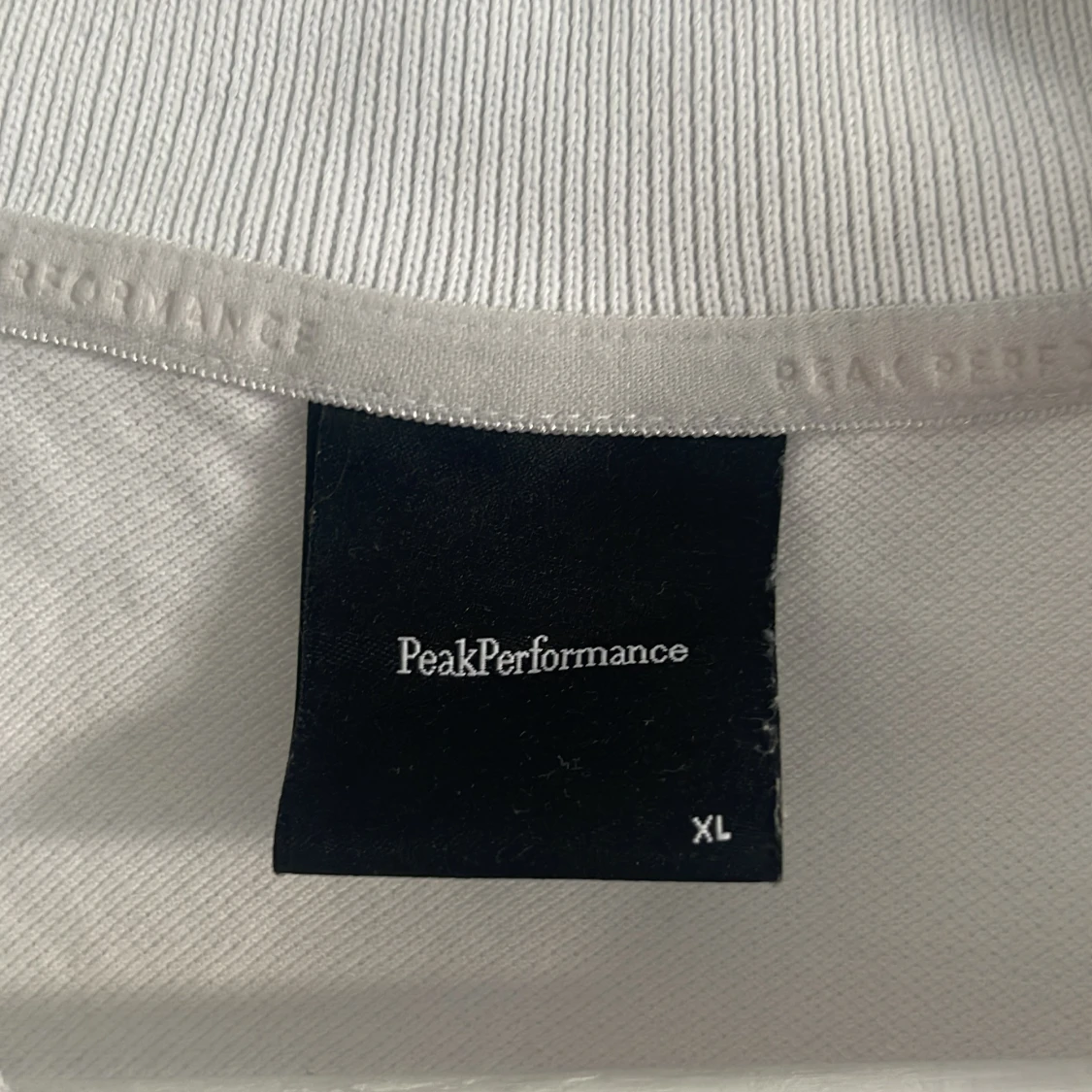 Vit pikétröja från Peak Performance - 2