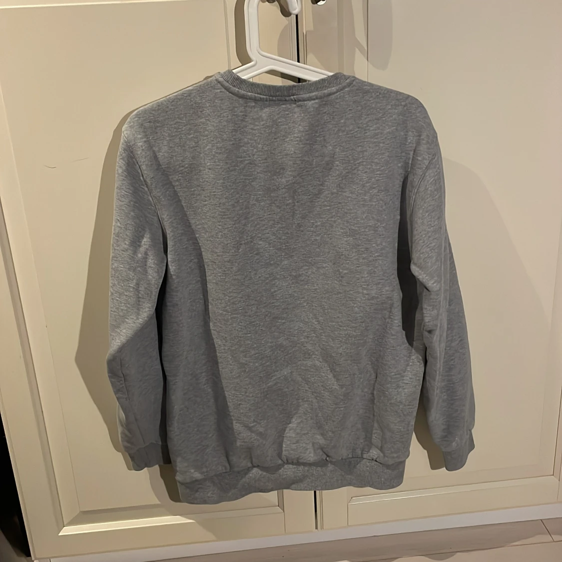 Grå sweatshirt från Ellesse - 3