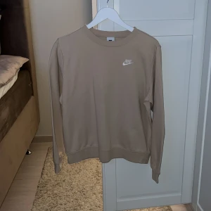 Nike Sweatshirt  - Knappt använd och jätte bra skick