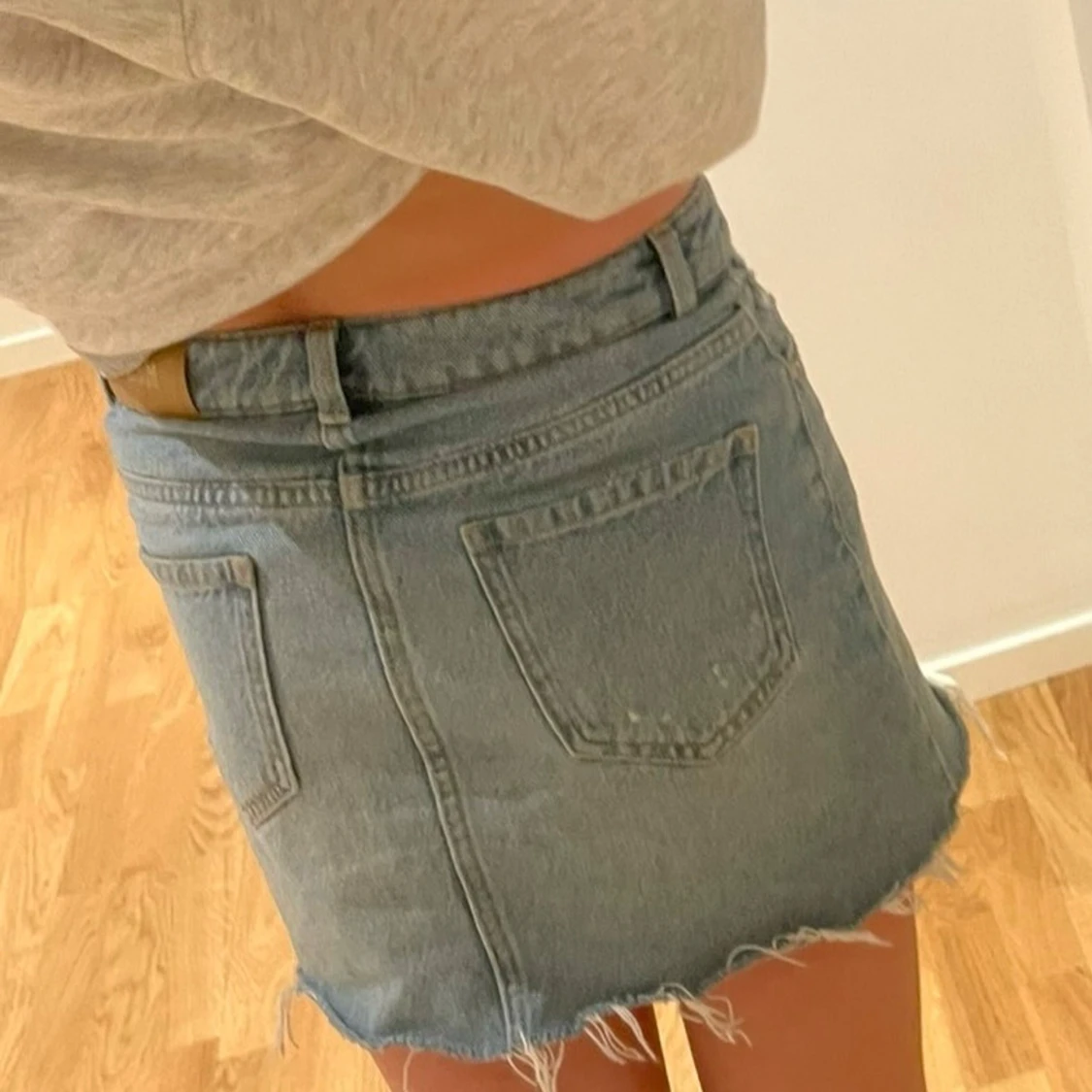 Blå jeanskjol från mango  - 3