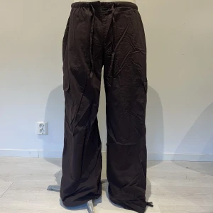 Weekday Cargo Pants - Color: Dark Purple