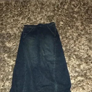 Kjol  - S-M Lång Använt en gång