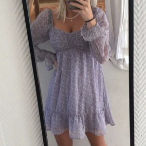 Sommar klänning - Super fin och somrig klänning från Hollister, aldrig använd endast testad🌸