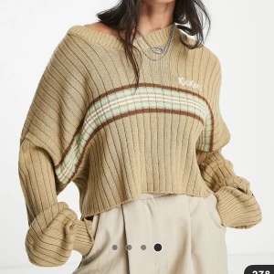 Stickad tröja - Helt ny från Kickers. Har bara använt den 1 gång pga inte riktigt min stil längre. Nypris 709kr, mitt pris 350 + frakt.
