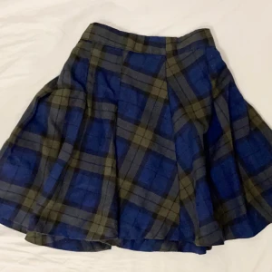 School Skirt - Kjol som jag haft ett tag, inga märken eller skador som syns.