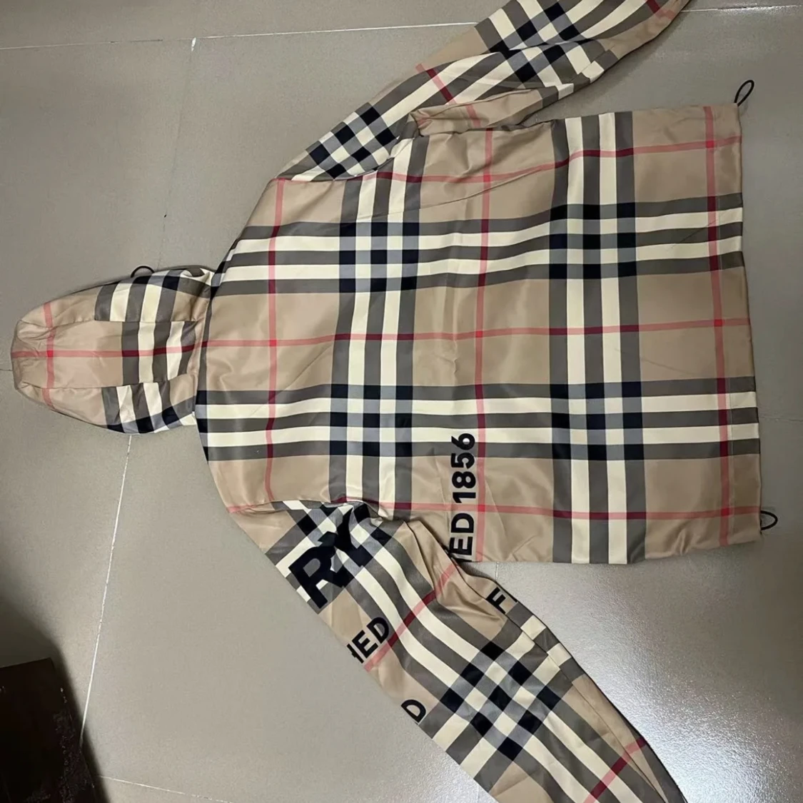 Burberry jacka  - 90