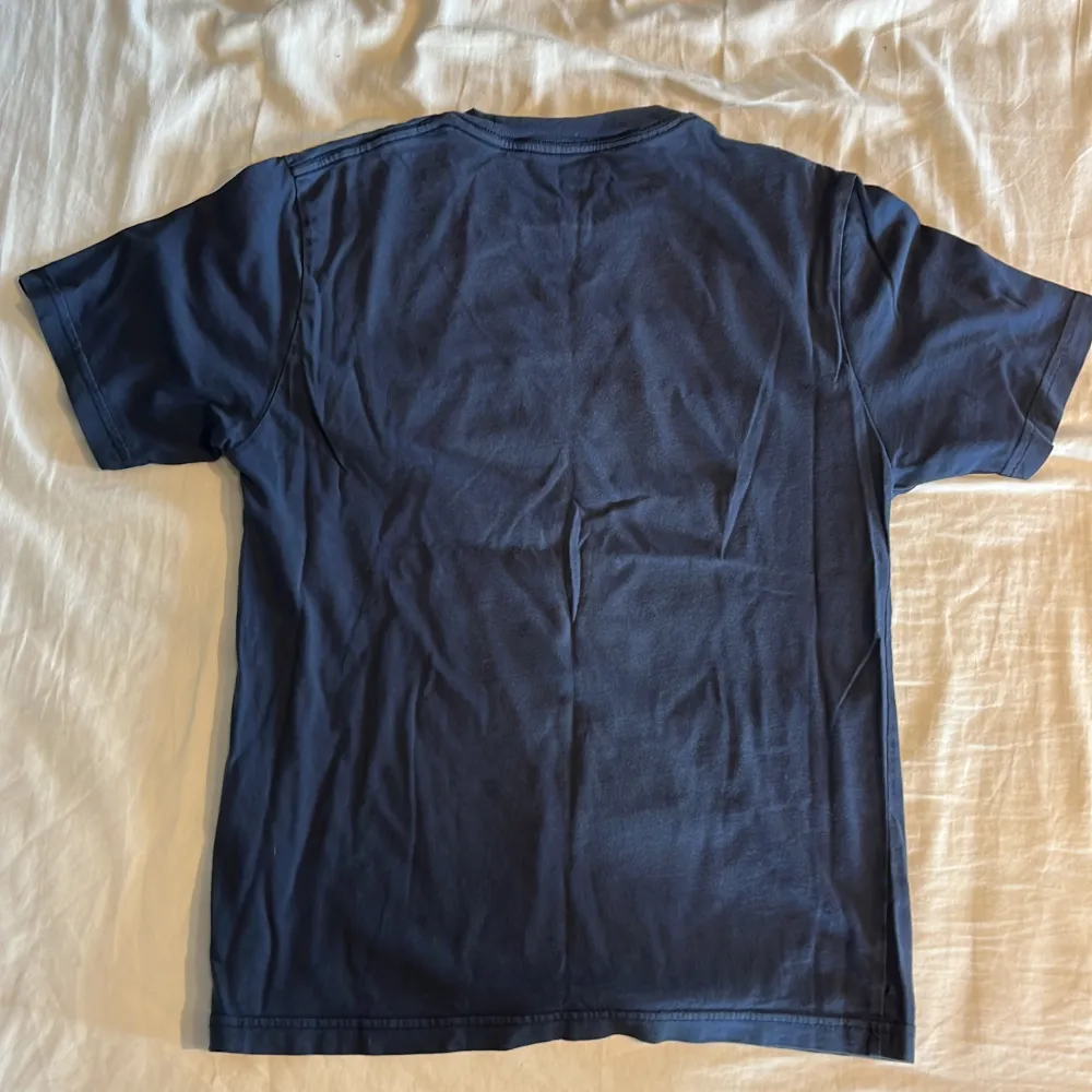 Mörkblå vans ”off the Wall” t-shirt  Skick: 9,5/10. T-shirts.