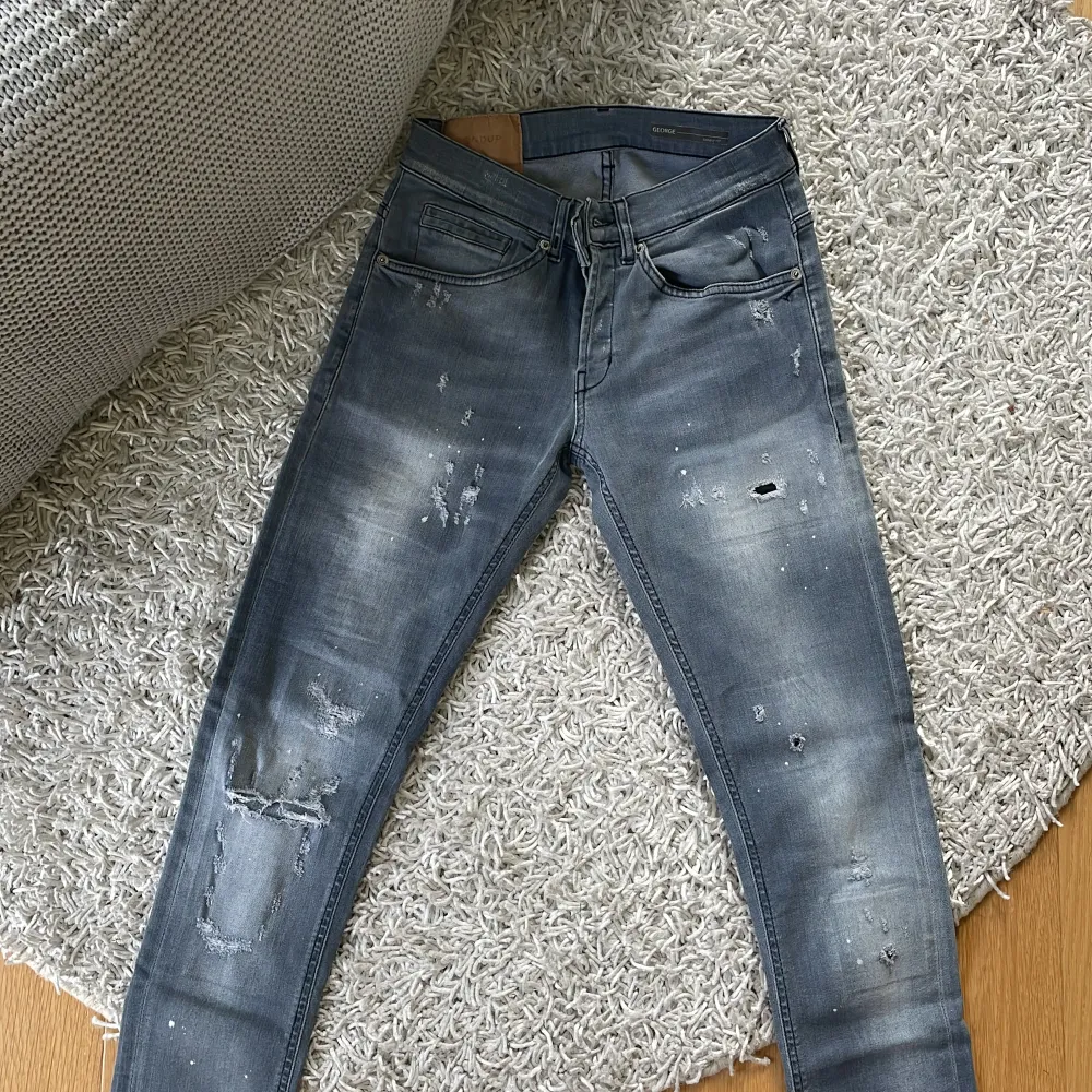 Hej! Säljer nu dessa snygga dondup jeans i storlek 29. I oerhört bra skick! Köpta på NK så kvitto finns! Tveka inte med frågor! 😁. Jeans & Byxor.