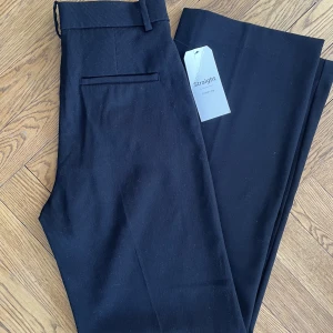 Kostymbyxor - Oanvända kostymbyxor från Lindex straight leg i storlek 36 🌸