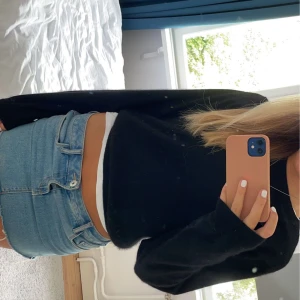 Kashmir tröja  - Jättemysig Kashmir tröja, säljer för jag inte använder den så mycket. Fint skick🙌🏼jättemysigt material!