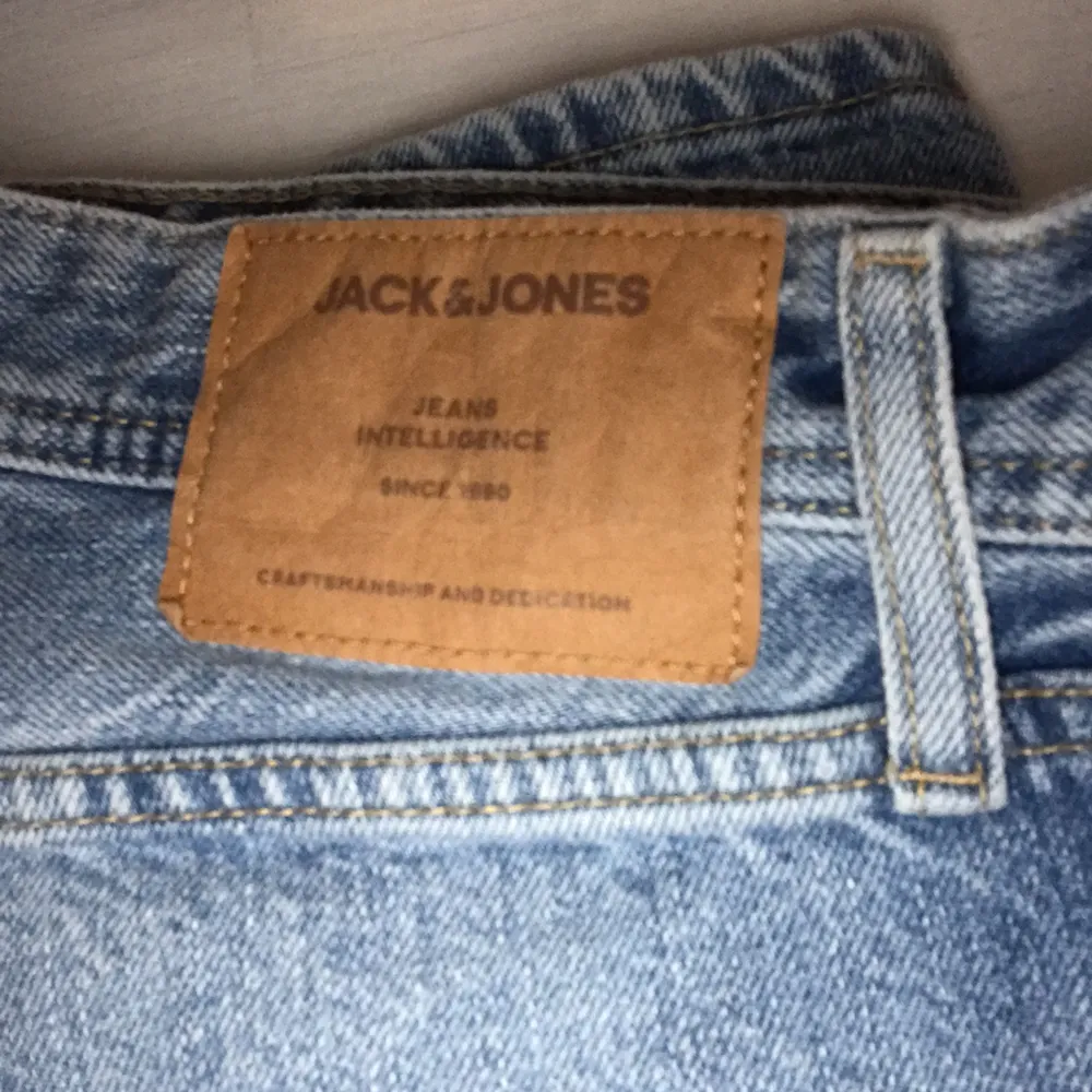 Jeans som jag har använt en gång, dock riktigt sköna men passar mig inte. Storlek 34, men bara att använda bälte annars 👍DM BUD!!!🤑. Jeans & Byxor.