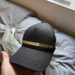 Hej! Säljer en Hugo boss keps.  Cond: 7/10