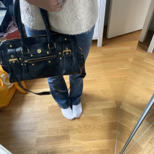 Vintage väska - Super snygg väska köpt second hand! Väldigt trendig men unik! Pris kan diskuteras vid snabb affär