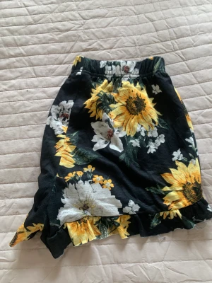 Shorts - Söta shorts från Gina med Blom tryck