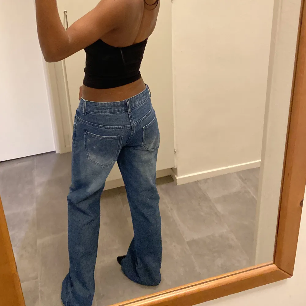 Snygga lågmidjade baggy jeans🧚🏾‍♀️. Jeans & Byxor.