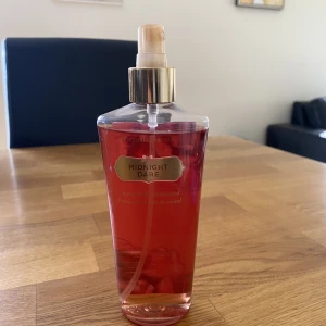 Victoria’s secret parfym  - En mycket fint parfym som är näst intill oanvänd. Nypris 300