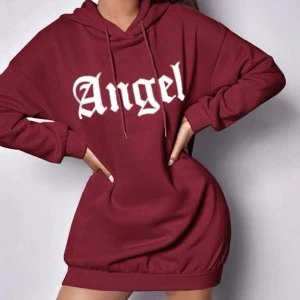 Oversize hoodie - Jätte fin och skön hoodie som är Oversize, har använt den ett par gånger men säljer pga garderob rensning. Köpt för 200kr men säljer för 95kr