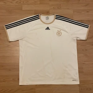 Tyskland fotbollströja  - Bra skick o helt ny 