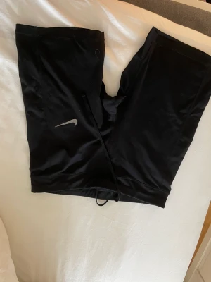 Biker shorts - Biker shorts från Nike. Storlek M. Använda men i bra skick. 