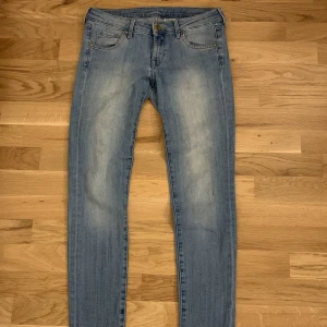 Low waist jeans - Super pretty low waisted jeans!