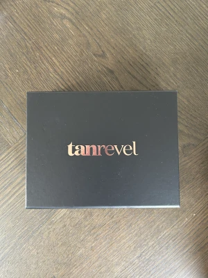 Oanvänd tanrevel  - Säljer detta kompletta kit från tanrevel då det tyvärr aldrig kommit till användning. Nypris 799kr säljer för 400. Kan tänka mig att gå ner i pris vid snabb affär✨🤍