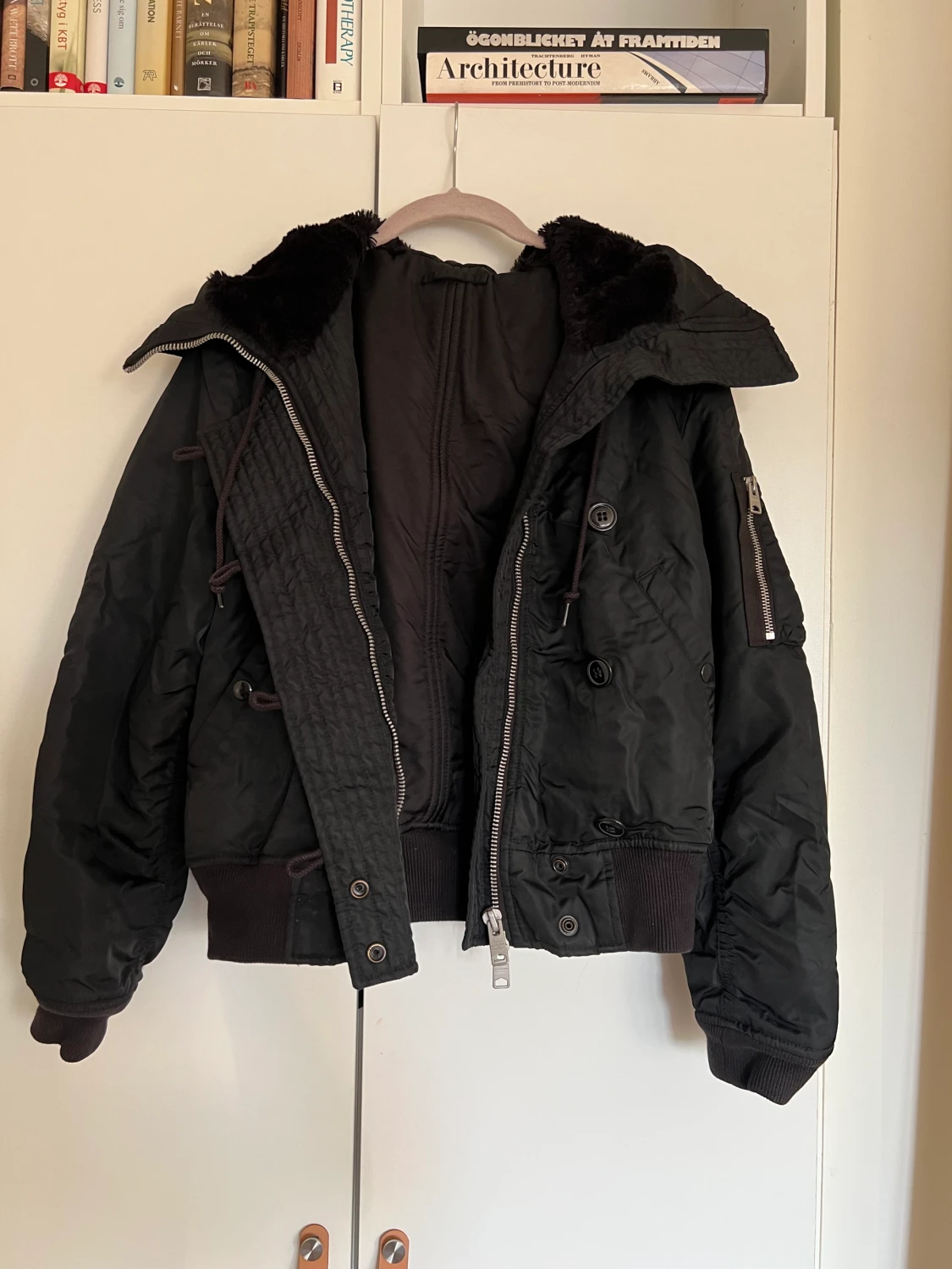 Svart Bomberjacka från Allsaints