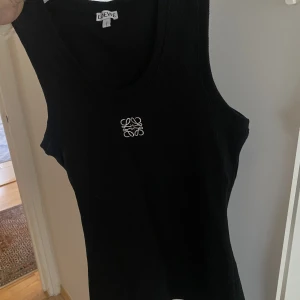 Linne  - Linne från Loewe  Storlek L Passar en S-M också 