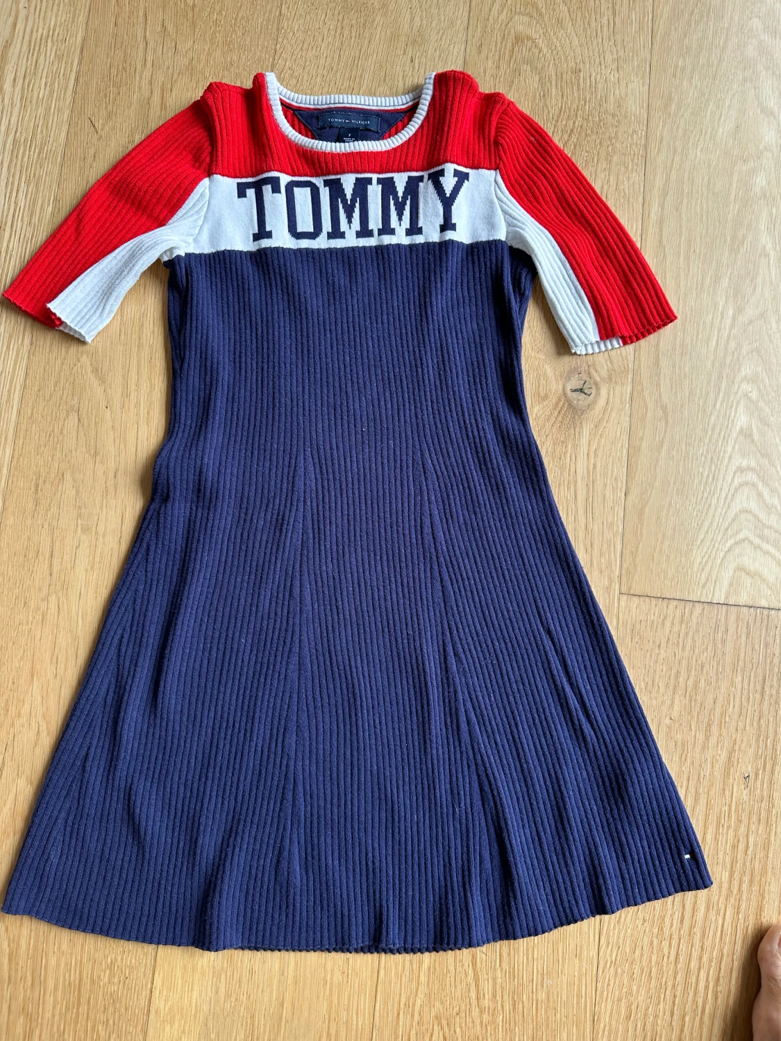 Tommy Hilfiger klänning (blå/vit/röd)