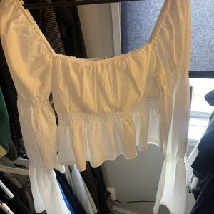 Fest top - Jätte fin volang tröja