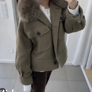 SÖKER!! - söker denna kappan från meotine i grön eller brun!! i storlek xs/s