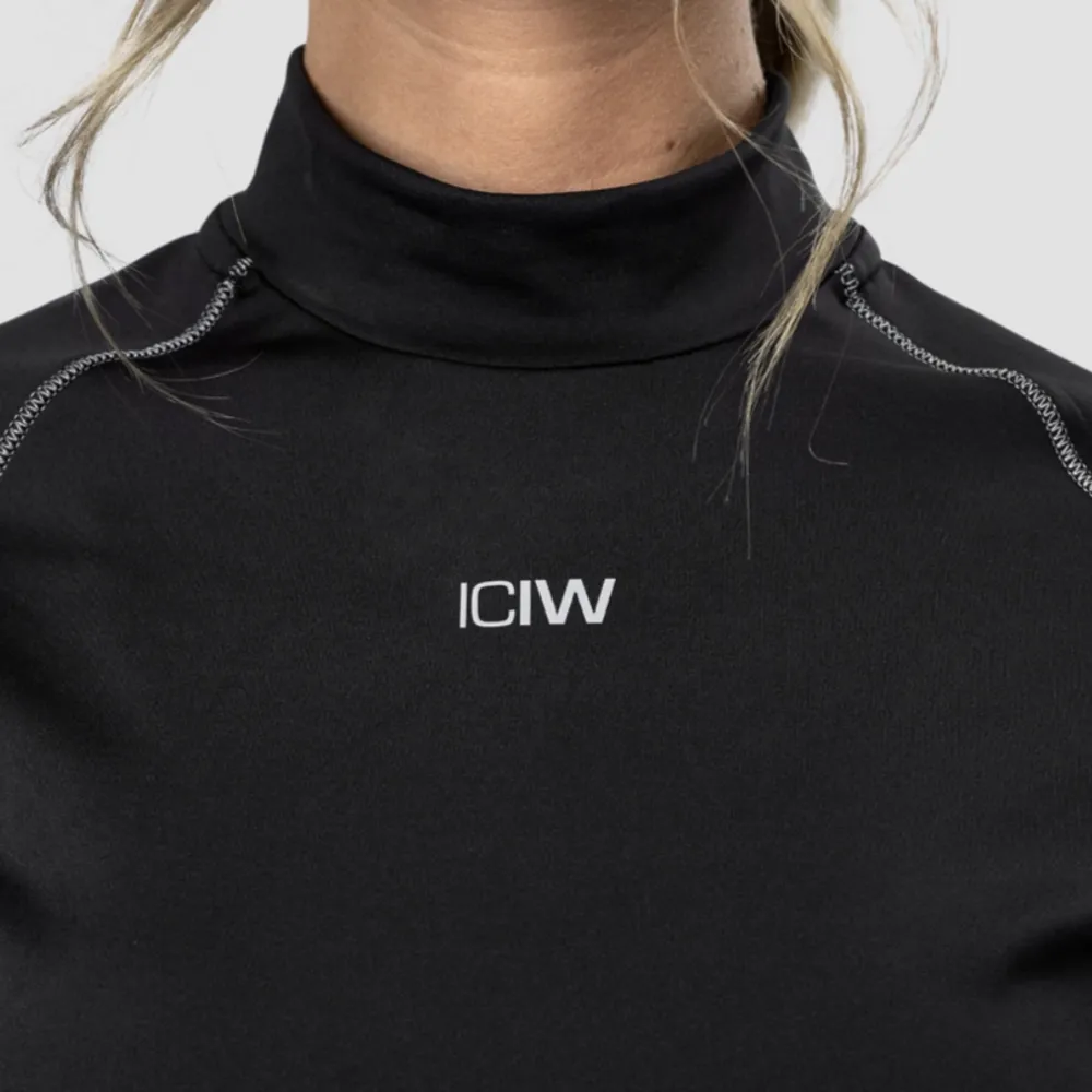 En fin topp från ICIW i storlek S i fint skick 💐andas väldigt bra och väldigt skön - använd ett fåtal gånger!  . T-shirts.