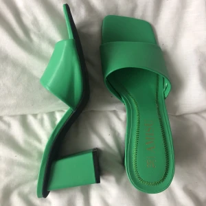 klackar 💚 - fina klackskor som tyvärr inte kommer till användning 💚