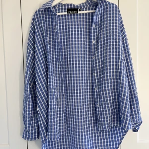 Rutig skjorta - Over sized rutig skjorta från Vero Moda. Vid frågor är det bara att höra av sig!💕