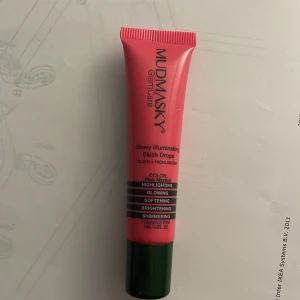 Blush drops - Säljer min helt oandvänd glowy illuminating blush drops från mudmasky. Nypris 280kr