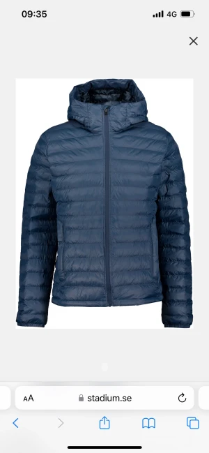 Everest lättviktsjacka - Använd endast en gång pga fel strl. Nypris 999 kr.  