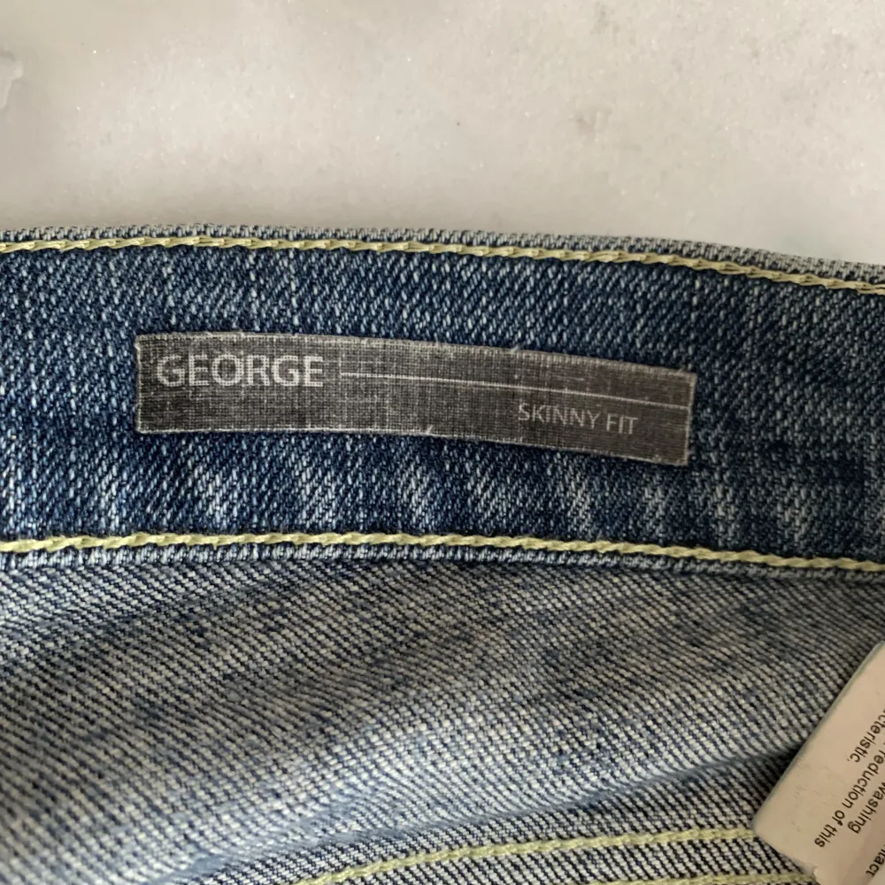 Dondup jeans i modellen George. Storlek 30. Skriv för mer information.. Jeans & Byxor.