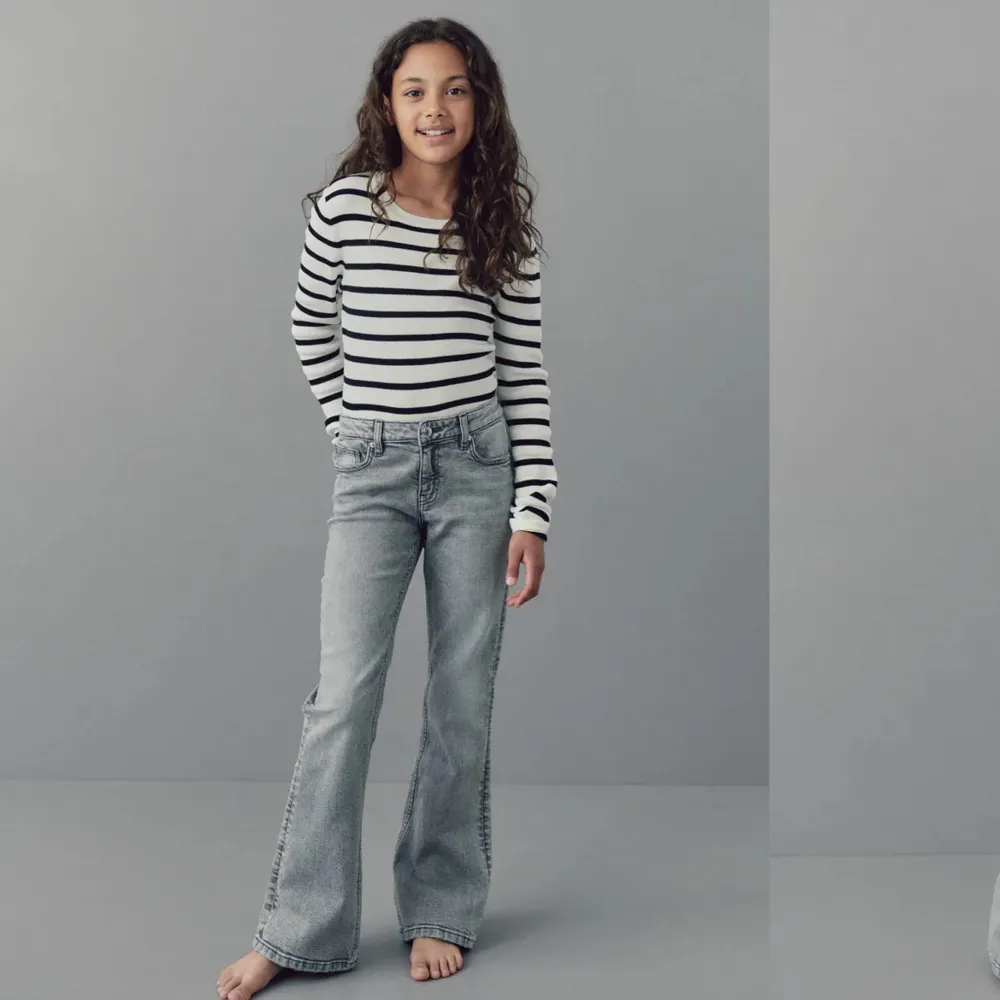 Jag säljer mina jättefina grå jeans får ginas barn avdelning. Säljer eftersom att dem inte kommer till användning💗helt slutsålda i denna storlek. Jeans & Byxor.