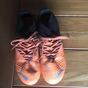 Fotbollskor  - Puma Fotbollsskor, fint skick 