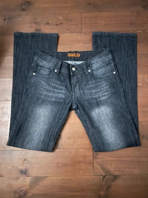 Jätte snygga Low waist jeans  - Säljer dessa jeans pga för stora. Köpte här på plick. Har inga bilder på! Kom privat för mått, bra skick